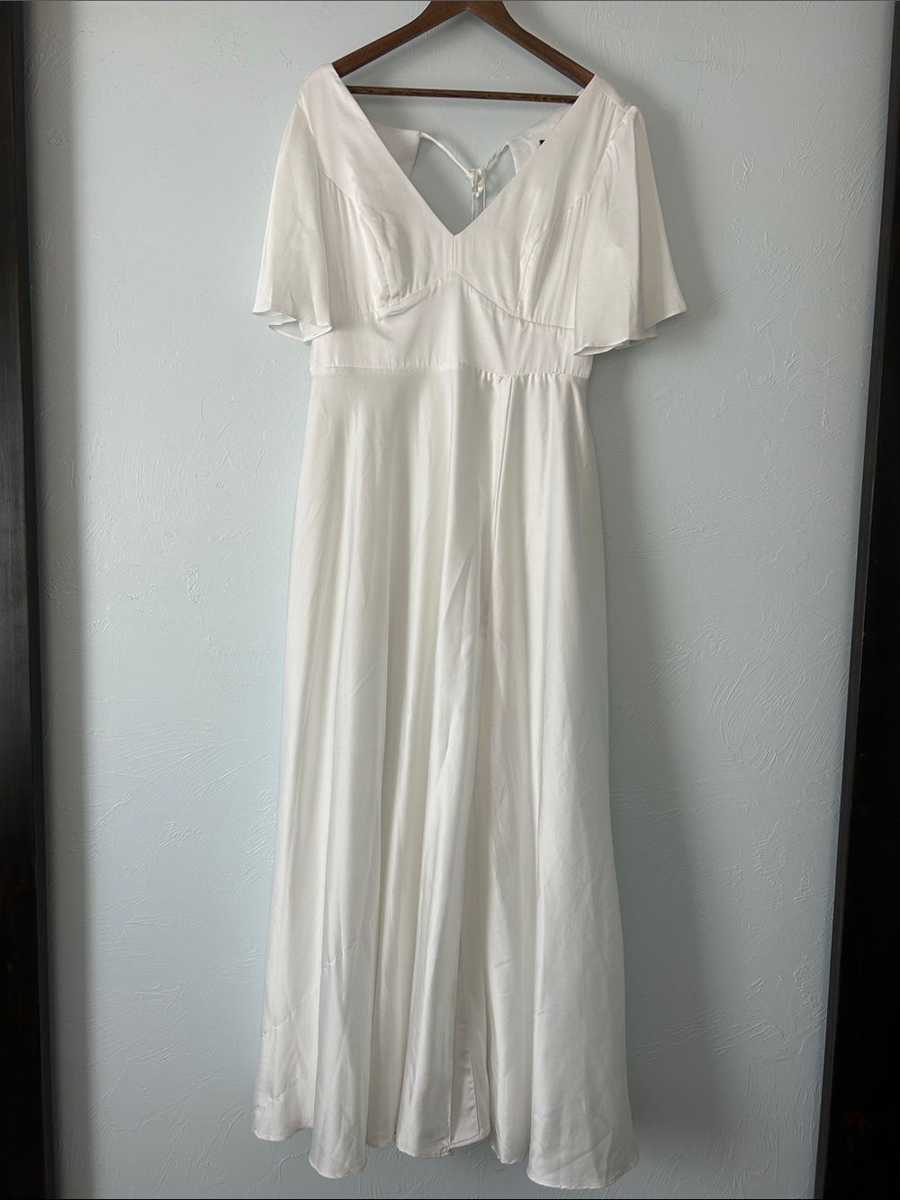 Elegant White V-Neck Flutter Sleeve Maxi Dress
